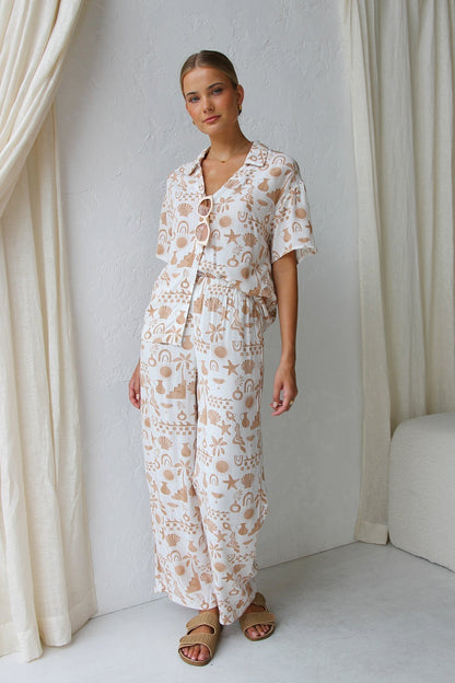 Gracefully Styled Garment for Any Occasion