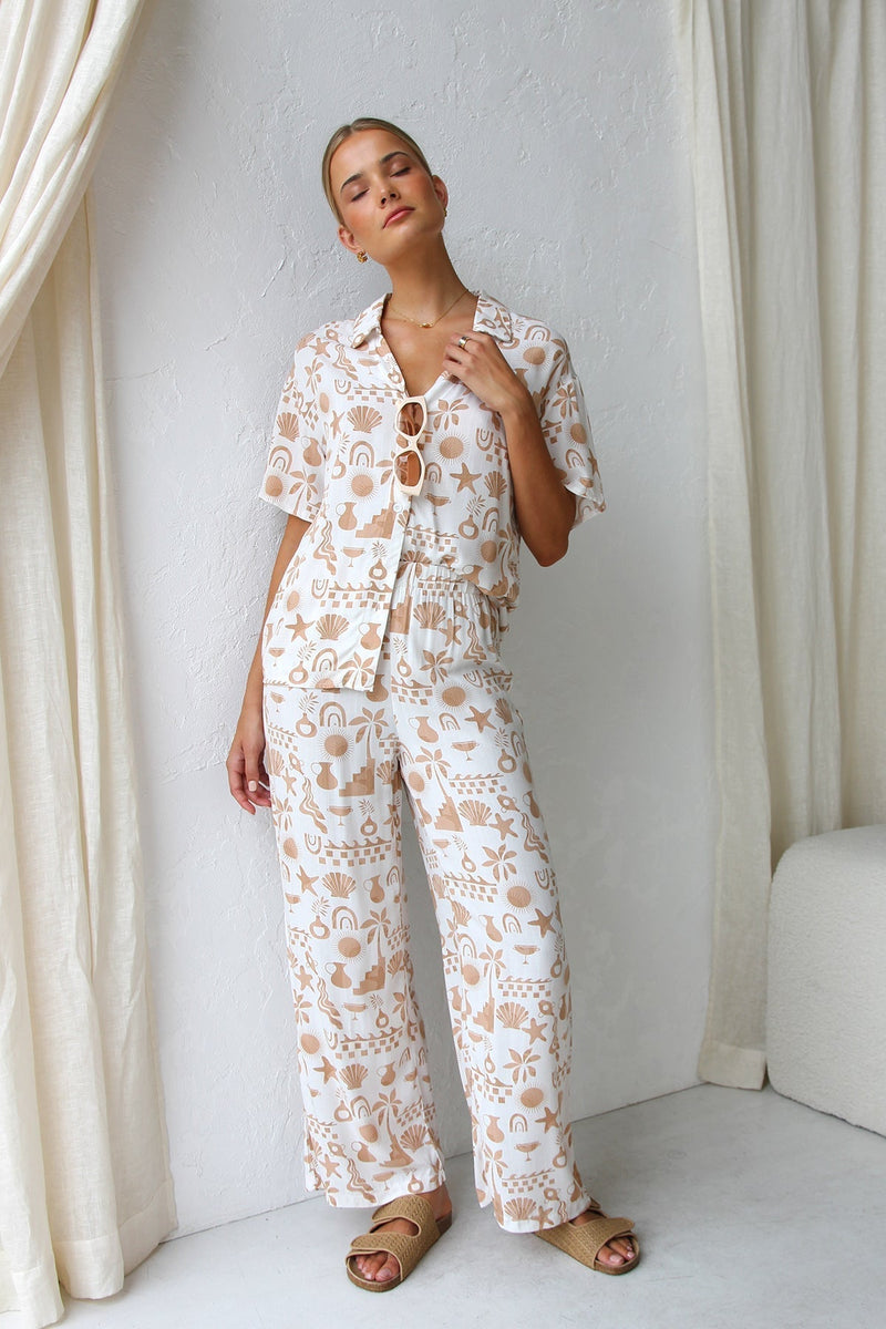 Gracefully Styled Garment for Any Occasion