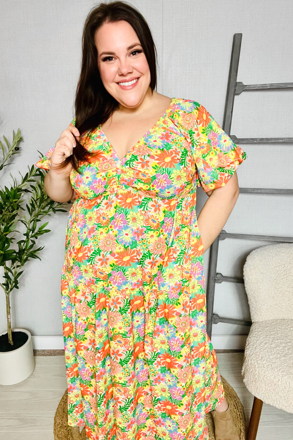 Beautifully Finished Dress in a Timeless Design
