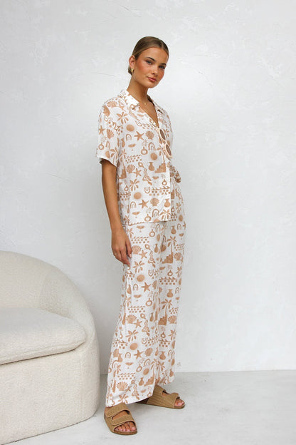 Gracefully Styled Garment for Any Occasion
