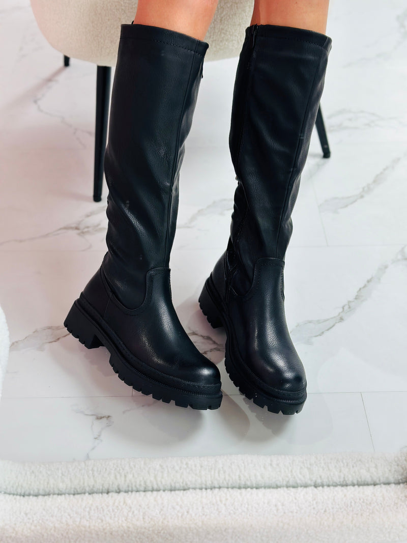 Graceful Orthopedic Boots for Modern Look