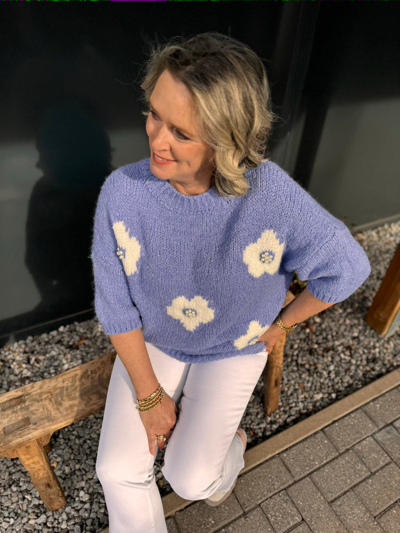 Effortlessly Elegant Sweater with a Timeless Design