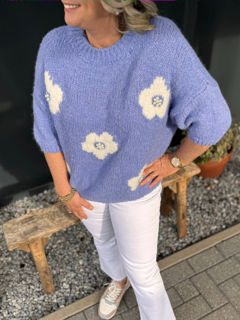 Effortlessly Elegant Sweater with a Timeless Design