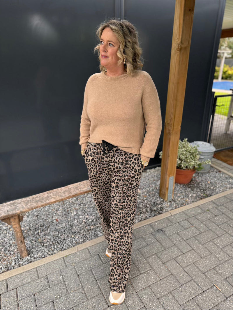 Classic Vintage Pants with a Flattering Fit