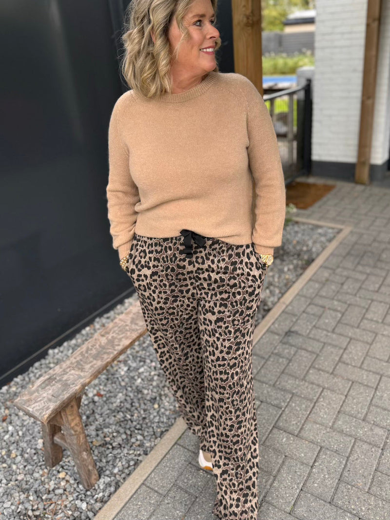 Classic Vintage Pants with a Flattering Fit