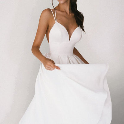 Beautifully Finished Dress in a Timeless Design