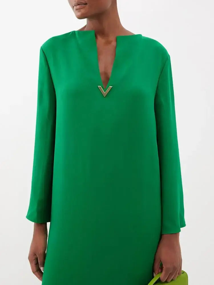 Beautifully Finished Dress in a Timeless Design