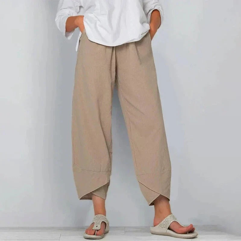 Effortlessly Elegant Trousers with a Timeless Design