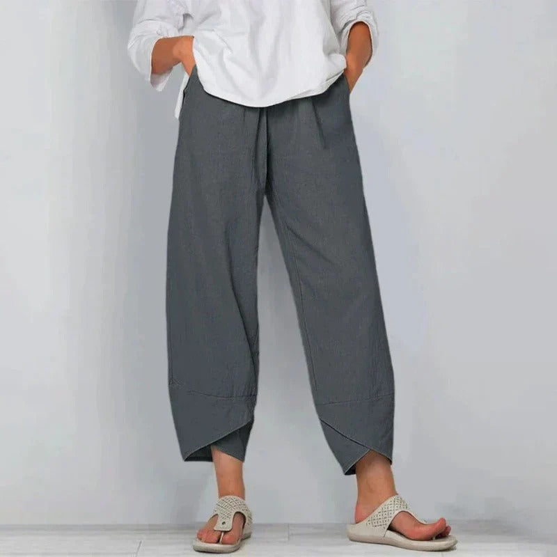 Effortlessly Elegant Trousers with a Timeless Design