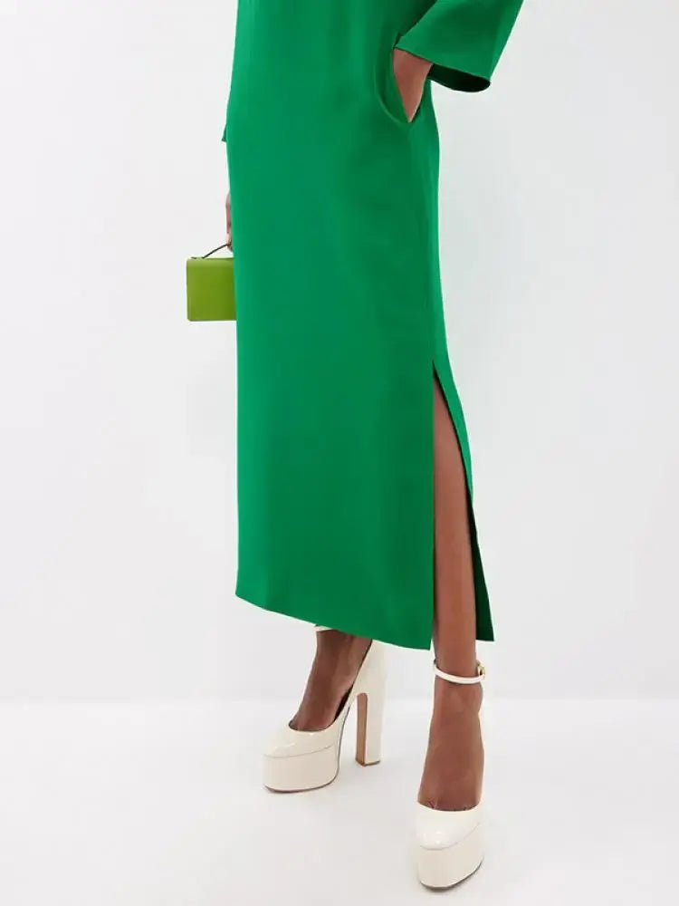 Beautifully Finished Dress in a Timeless Design