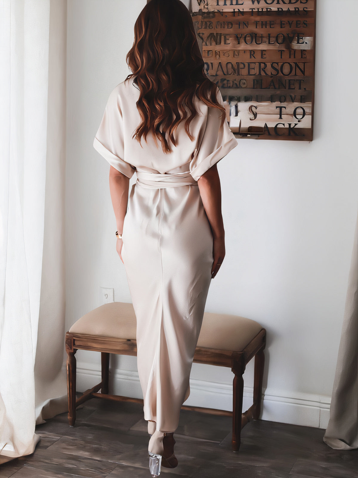Effortlessly Elegant Dress with a Timeless Design