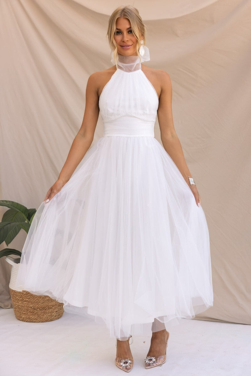 Effortlessly Elegant Dress with a Timeless Design