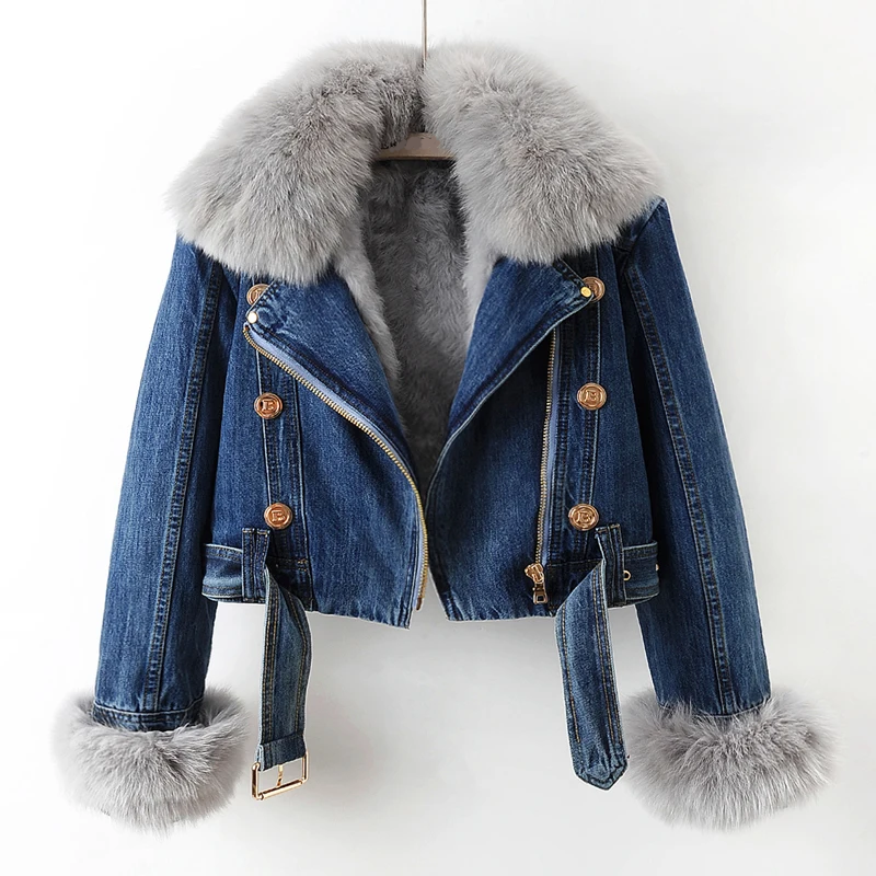 Effortlessly Elegant Coat with a Timeless Design