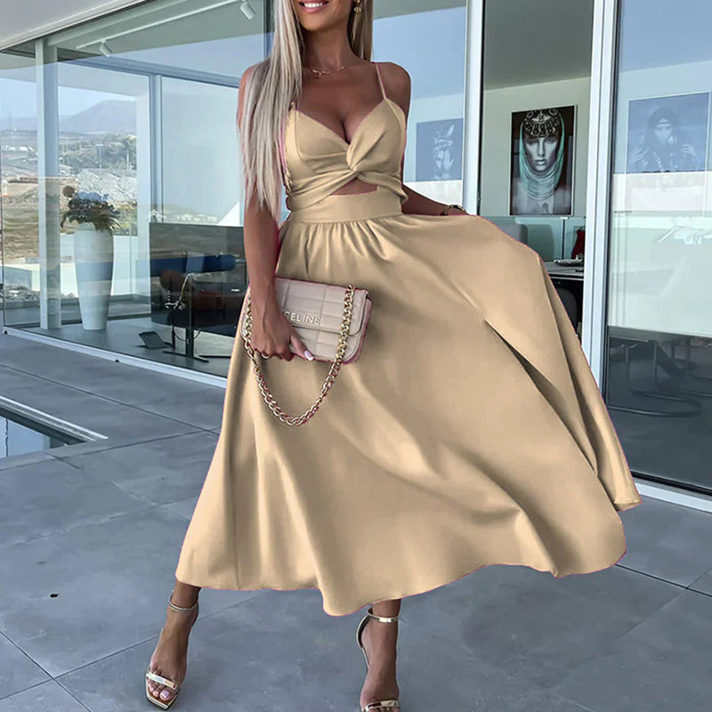 Beautifully Finished Dress in a Timeless Design