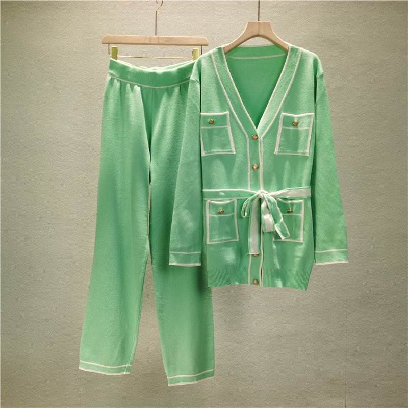 Elegantly Styled Trousers for Everyday Wear