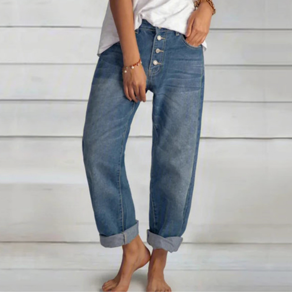 Effortlessly Elegant Trousers with a Timeless Design