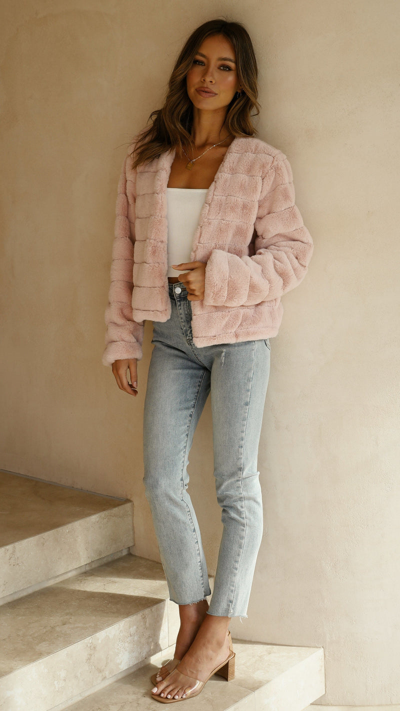 Well Tailored Jacket with a Graceful Silhouette