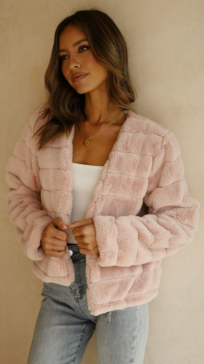 Well Tailored Jacket with a Graceful Silhouette