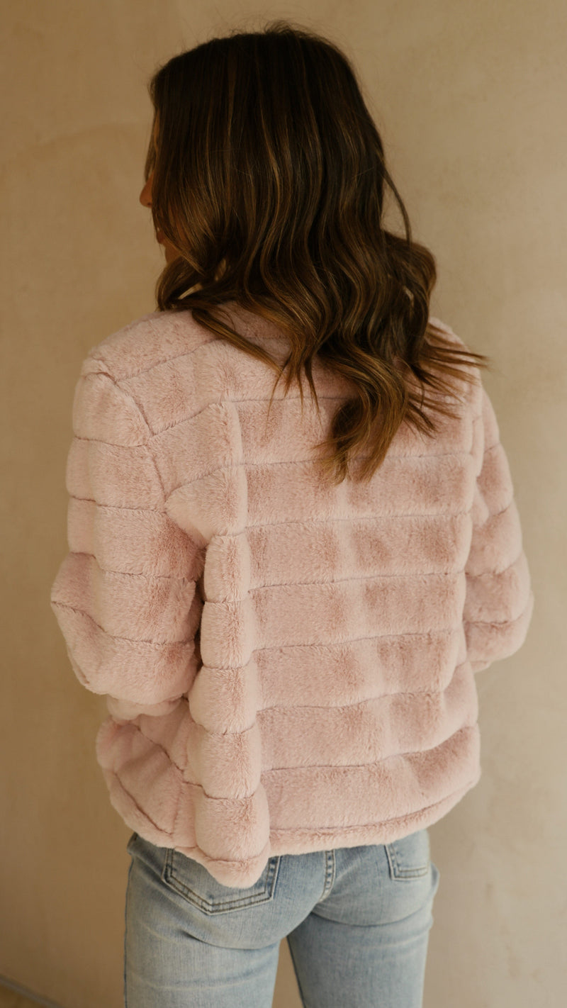 Well Tailored Jacket with a Graceful Silhouette