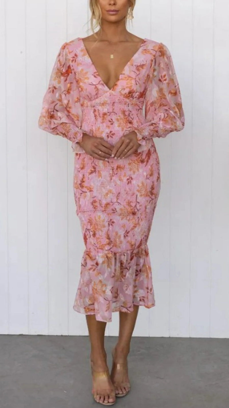 Beautifully Finished Dress in a Timeless Design