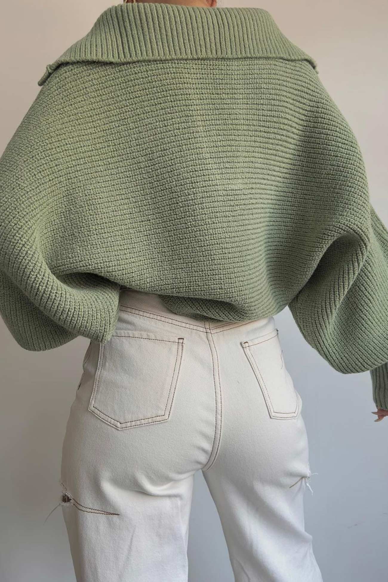 Effortlessly Elegant Sweater with a Timeless Design