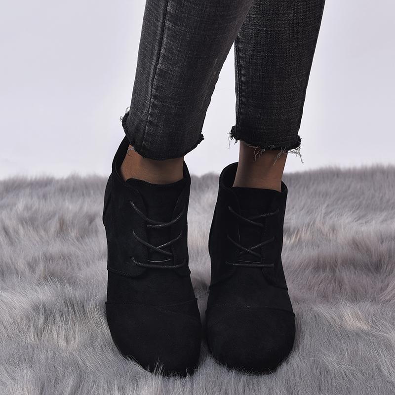 Graceful Orthopedic Shoes for Modern Look