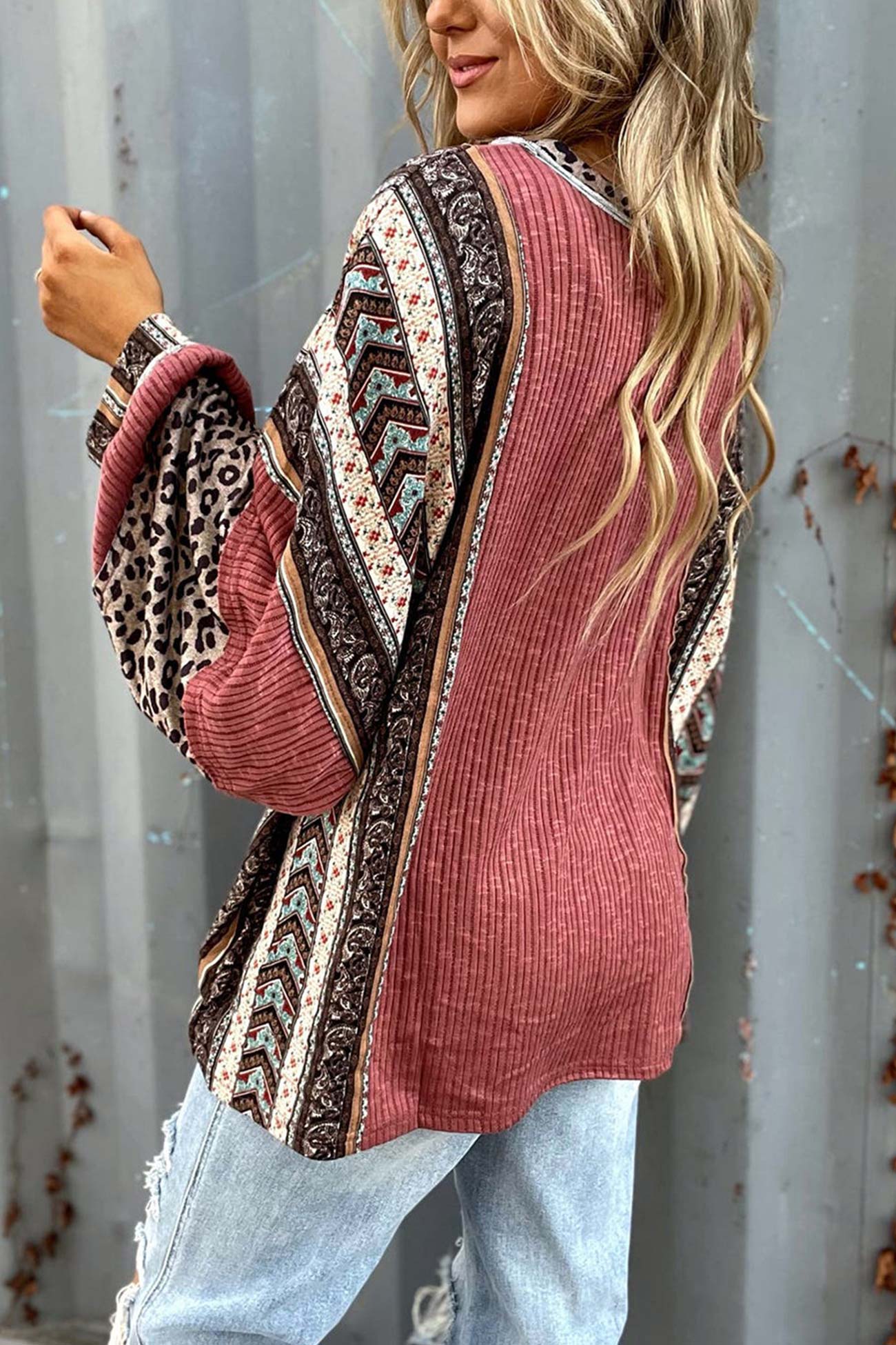 Well Tailored Sweater with a Graceful Silhouette