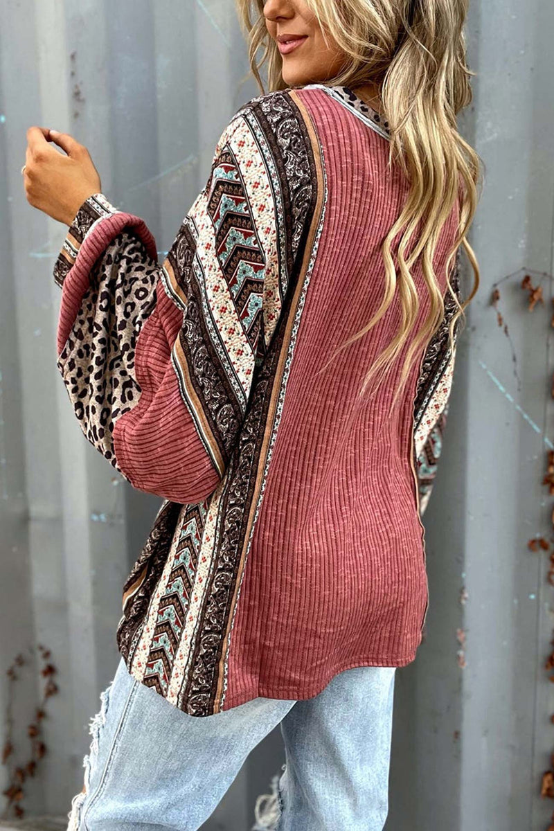 Well Tailored Sweater with a Graceful Silhouette