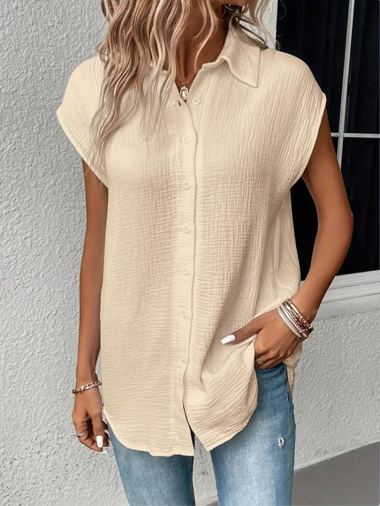 Well Tailored Blouse with a Graceful Silhouette
