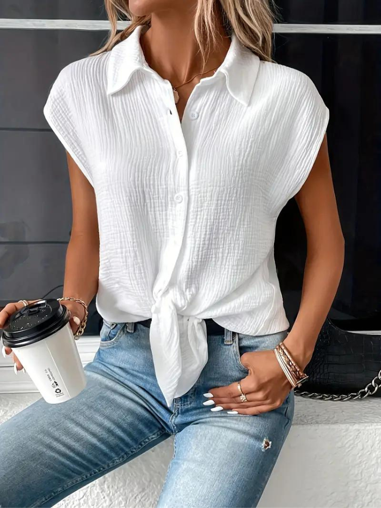 Well Tailored Blouse with a Graceful Silhouette