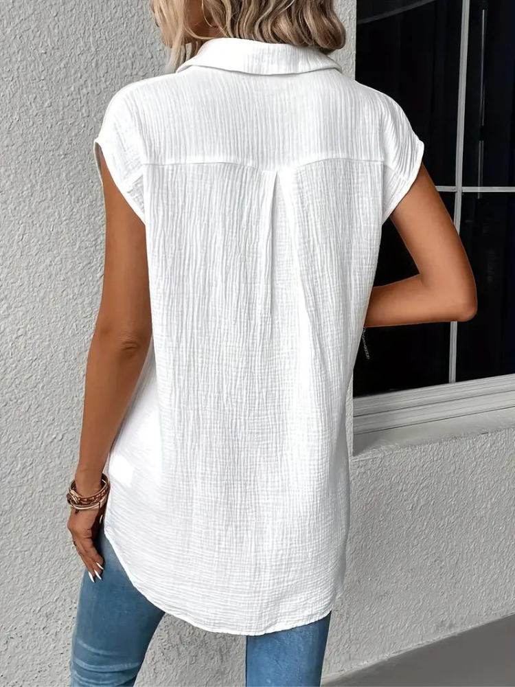 Well Tailored Blouse with a Graceful Silhouette