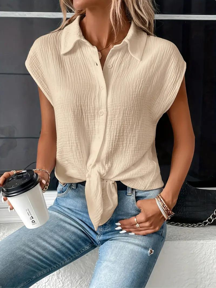 Well Tailored Blouse with a Graceful Silhouette