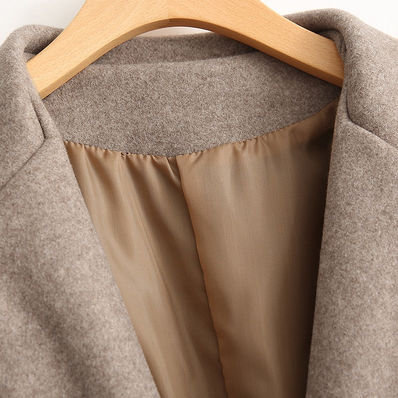 Elegantly Styled Coat for Everyday Wear