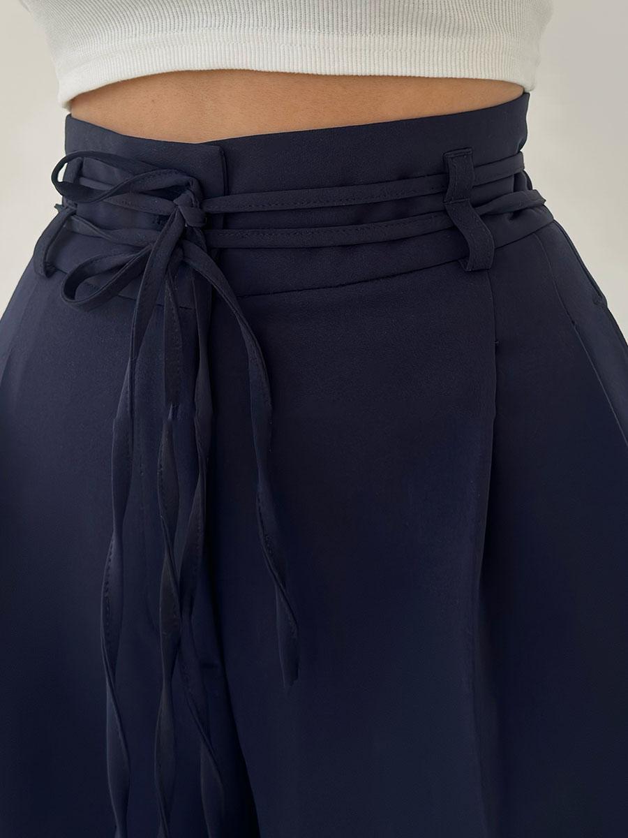 Classic Vintage Trousers with a Flattering Fit
