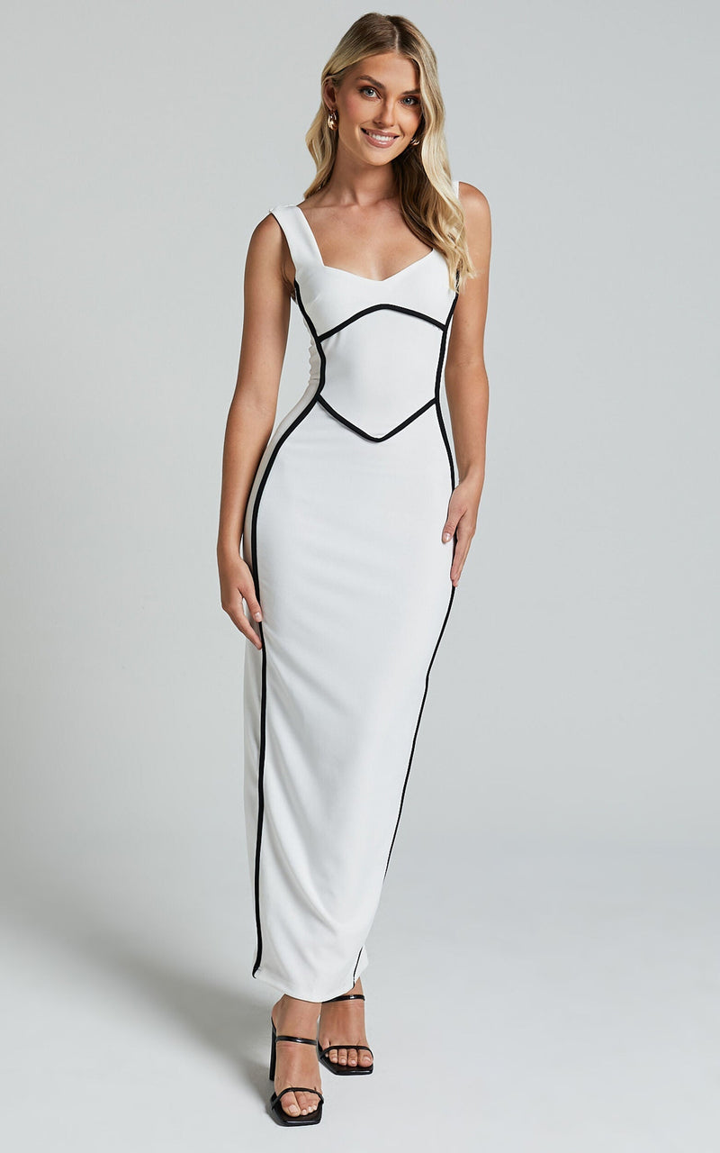 Gracefully Styled Dress for Any Occasion