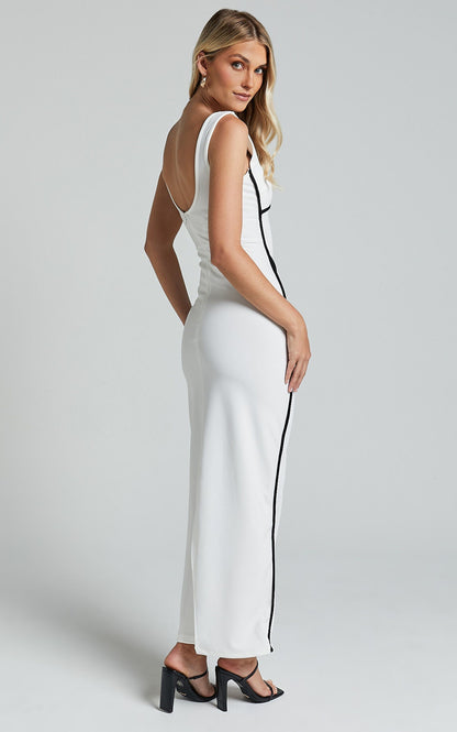 Gracefully Styled Dress for Any Occasion