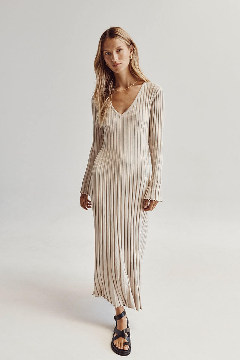 Gracefully Styled Dress for Any Occasion