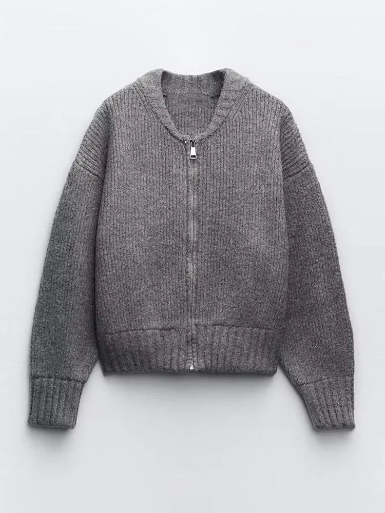 Effortlessly Elegant Sweater with a Timeless Design