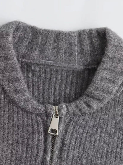 Effortlessly Elegant Sweater with a Timeless Design