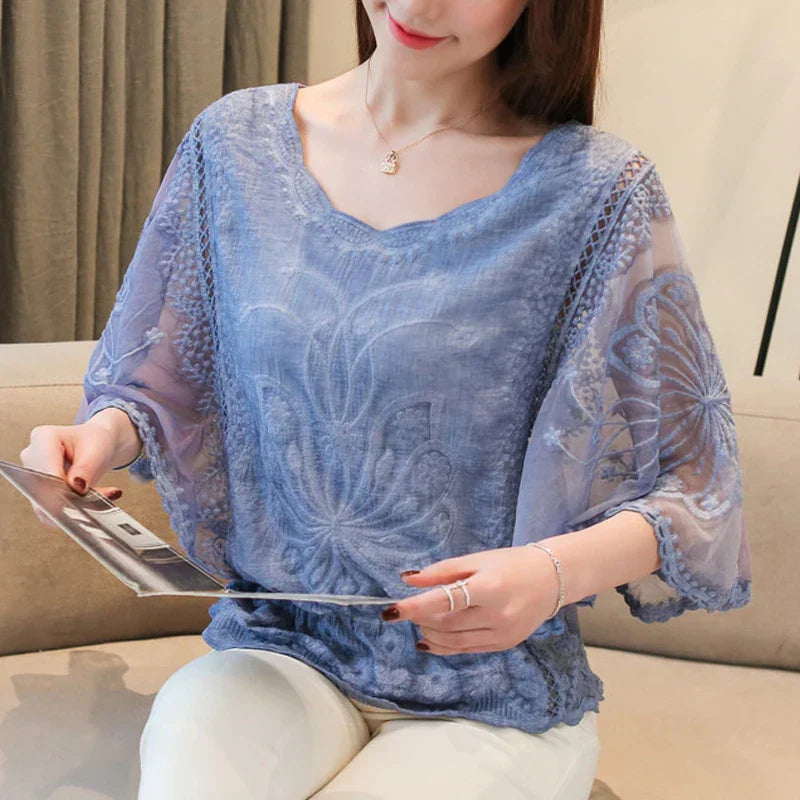 Effortlessly Elegant Blouse with a Timeless Design
