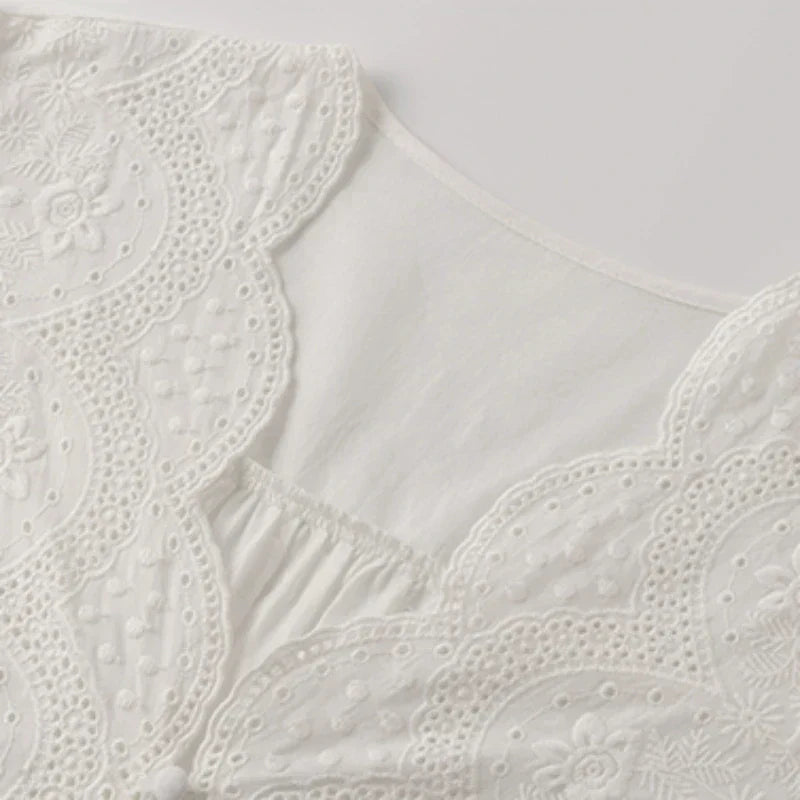 Well Tailored Blouse with a Graceful Silhouette