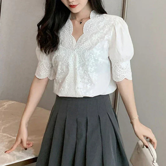 Well Tailored Blouse with a Graceful Silhouette