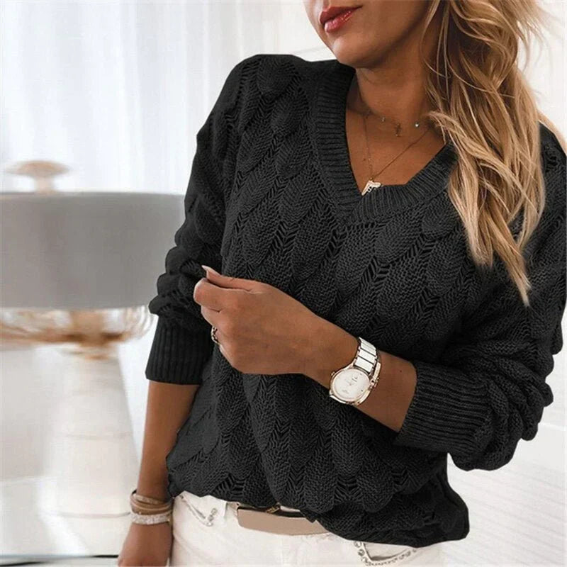 Well Tailored Sweater with a Graceful Silhouette