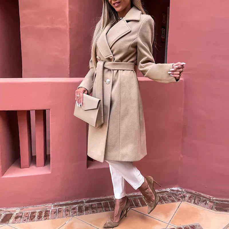 Well Tailored Coat with a Graceful Silhouette