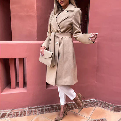 Well Tailored Coat with a Graceful Silhouette