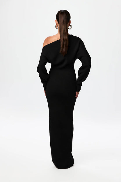 Well Tailored Sweater with a Graceful Silhouette