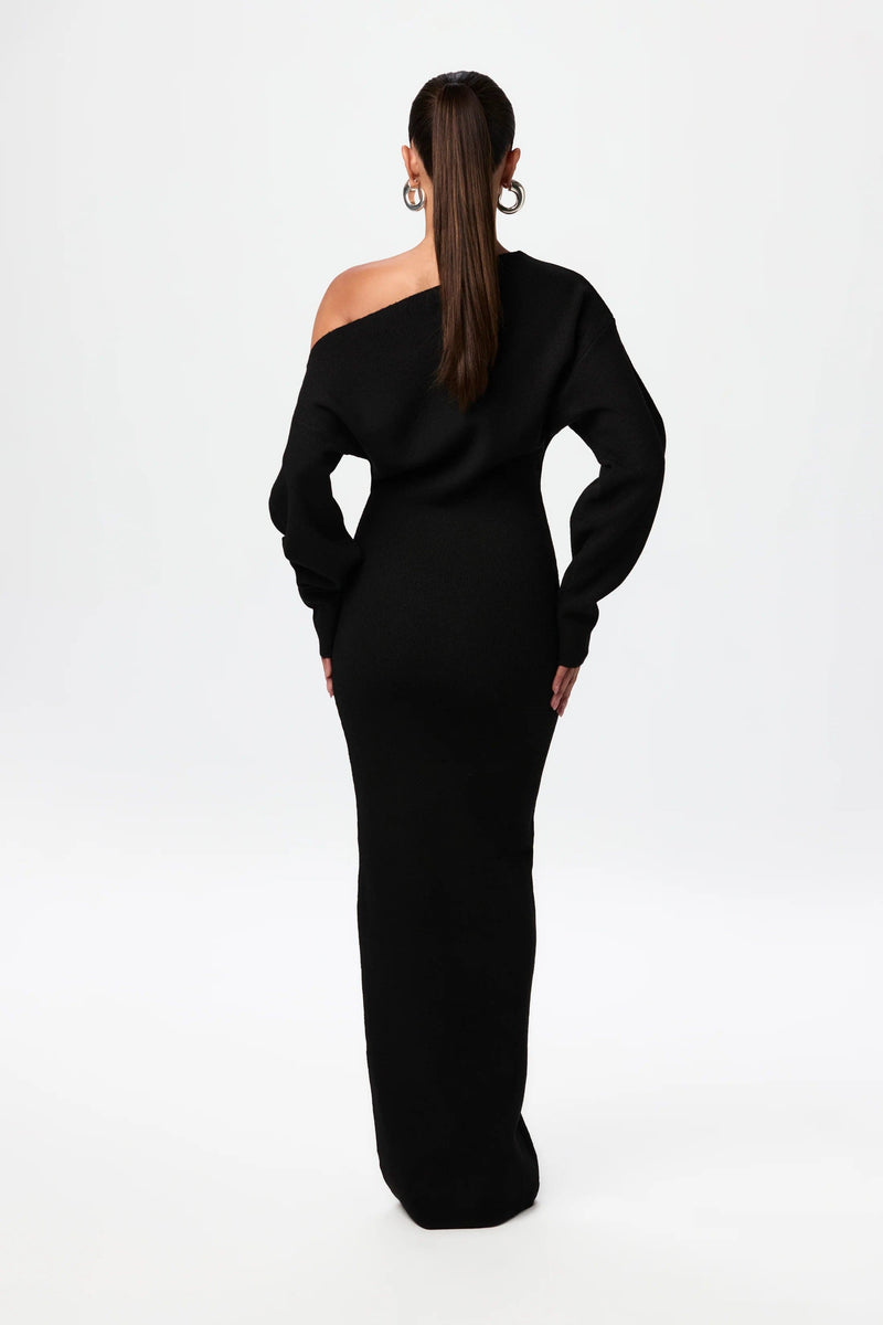 Well Tailored Sweater with a Graceful Silhouette