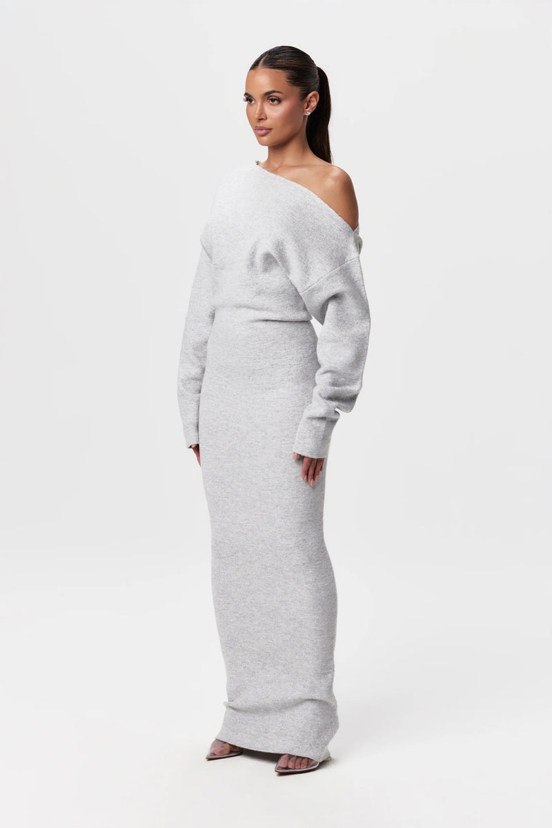 Well Tailored Sweater with a Graceful Silhouette