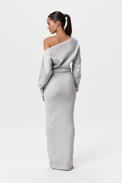 Well Tailored Sweater with a Graceful Silhouette