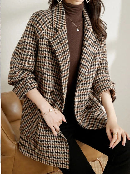 Elegantly Styled Coat for Everyday Wear
